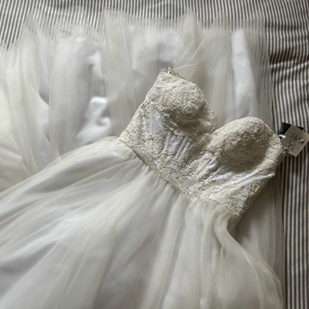 *SOLD* *NWT* White Lace Strapless A-Line Wedding Dress/Prom Dress - Picture 1 of 8